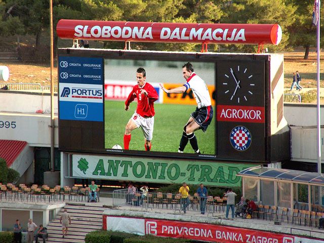 Hot Selling Outdoor full color P10 outdoor led advertise screen 1